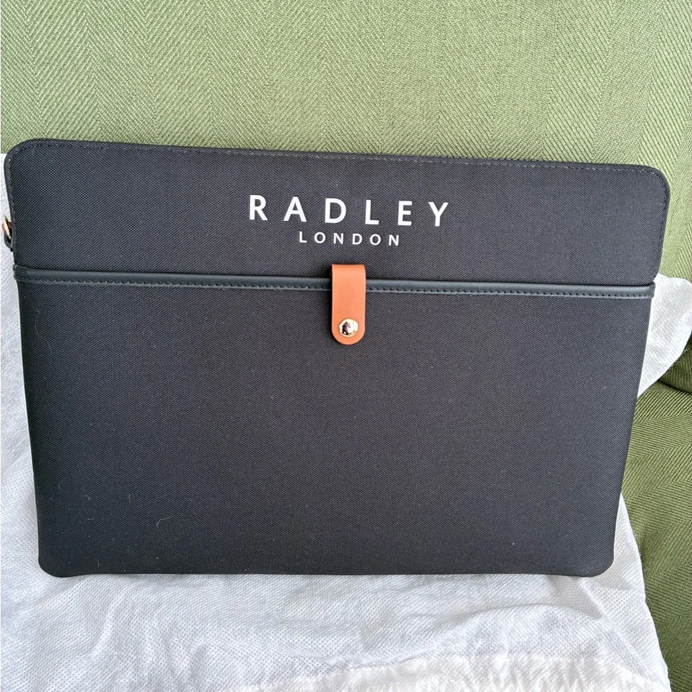 Radley London Addison Gardens Responsible large zip around pouch. NWOT